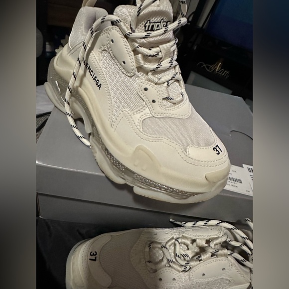 Balenciag sneaker BEIGE color size 37 new condition - Picture 2 of 5